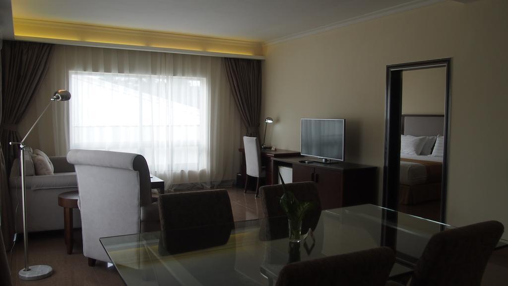 דילי Plaza Hotel מראה חיצוני תמונה